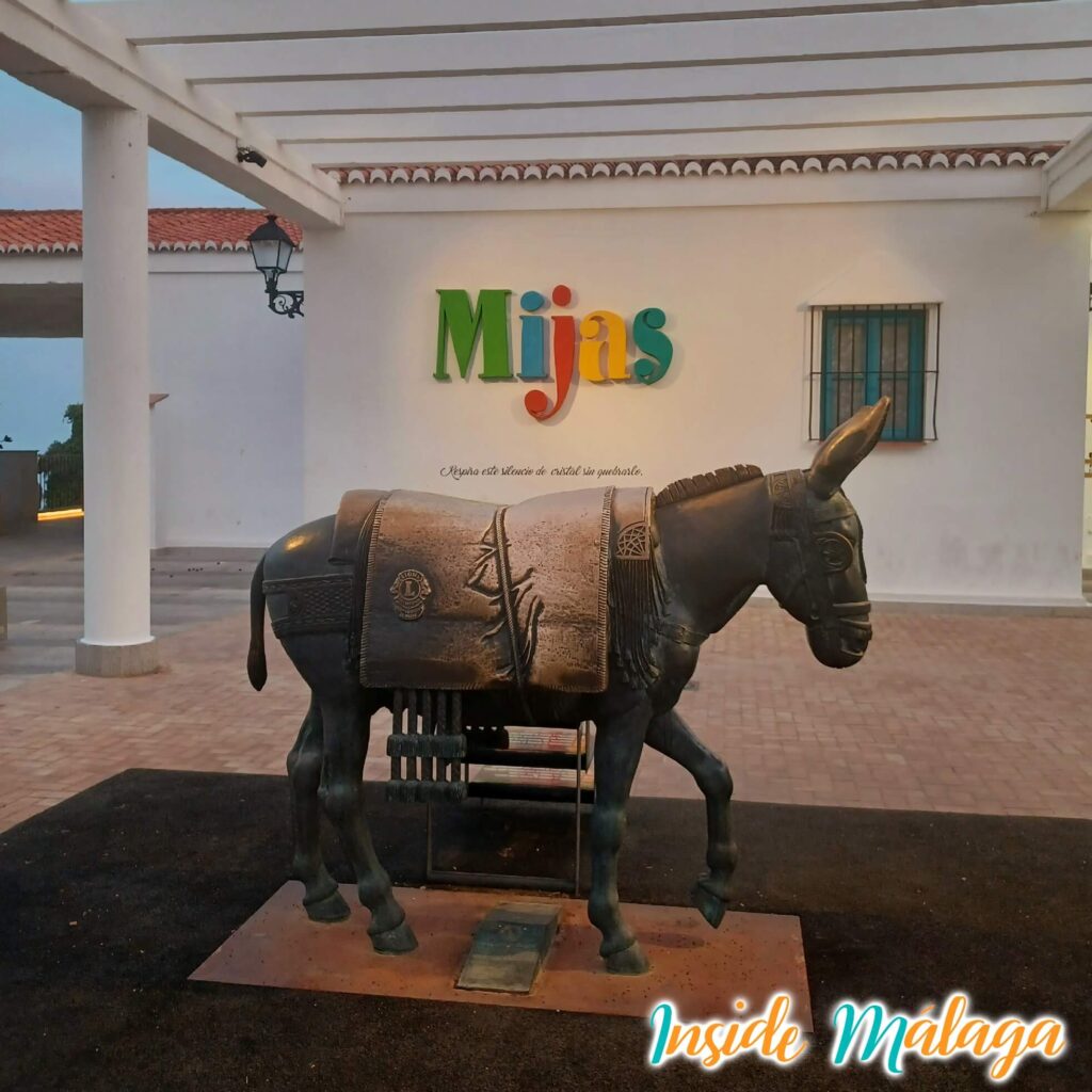 Standbeeld Monument Burro Taxi Mijas Pueblo Malaga